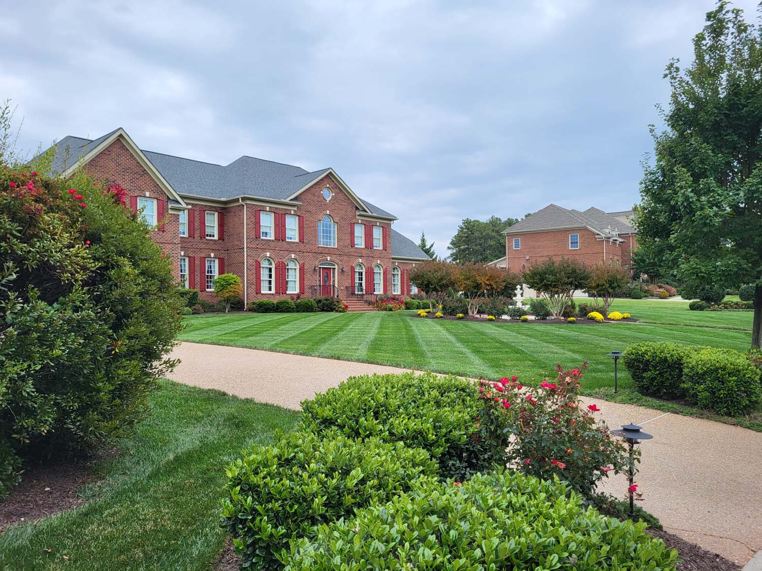 Richmond-VA-Landscape-Maintenance-and-Leaf-Removal-9.jpg