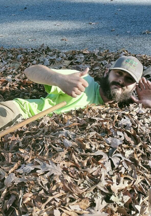 green-side-up-landscaping-leaves-thumbsup-crop