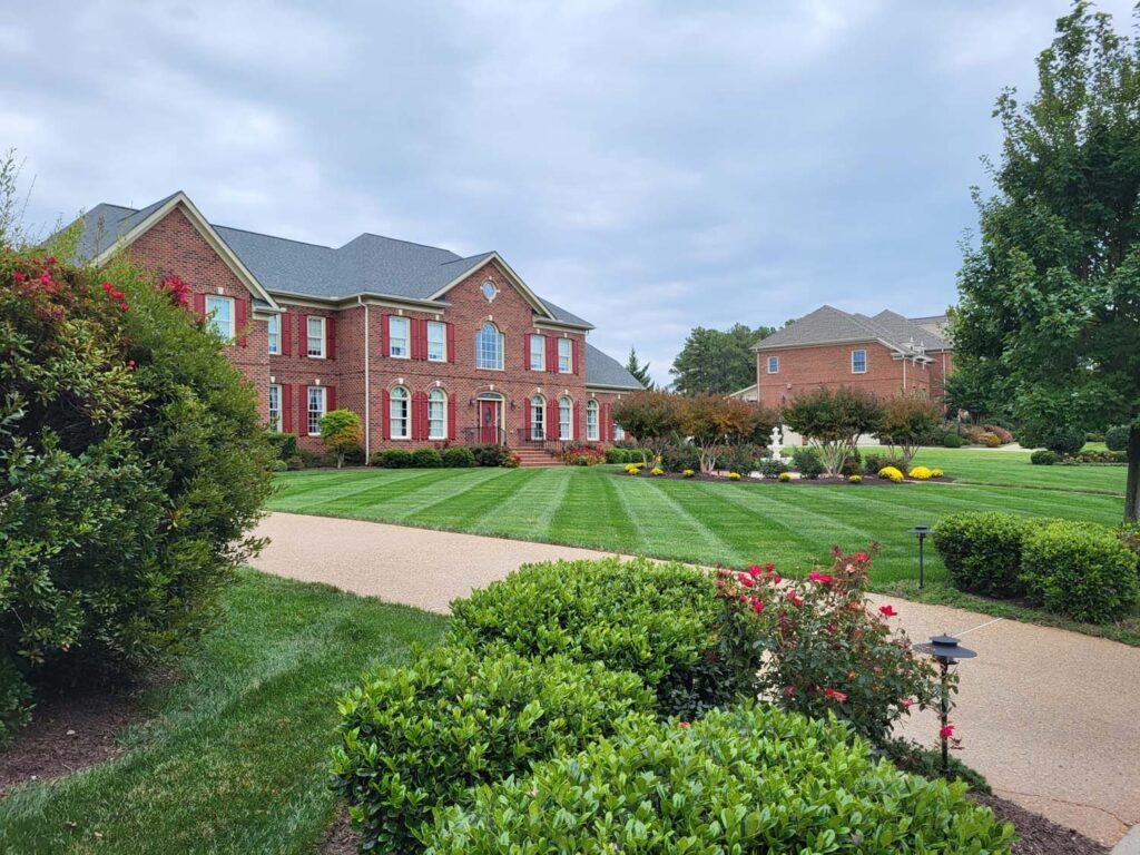 Richmond-VA-Landscape-Maintenance-and-Leaf-Removal-9-2.jpg