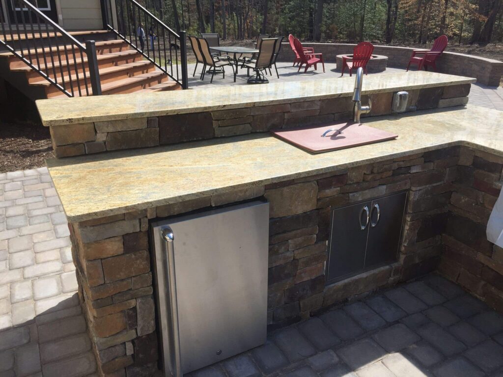 Outdoor minifridge and preparation area