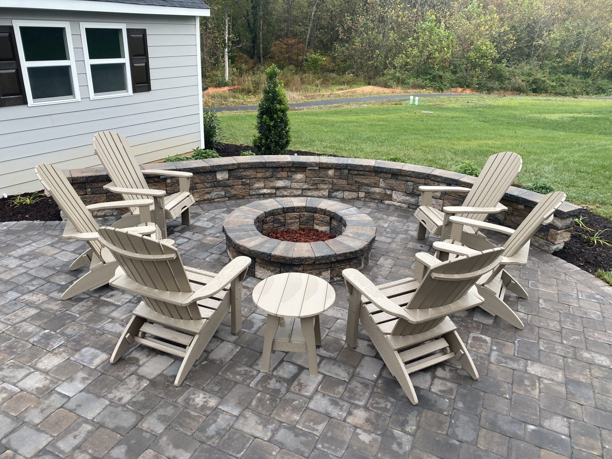 Fire pit vs. Outdoor Fireplace